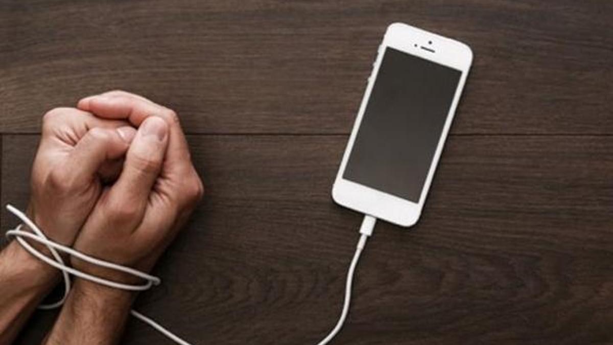 Telefon bağımlılığı bu hastalığın habercisi