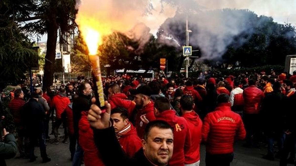 Galatasaraylı taraftarlar Vodafone Park'a geldi