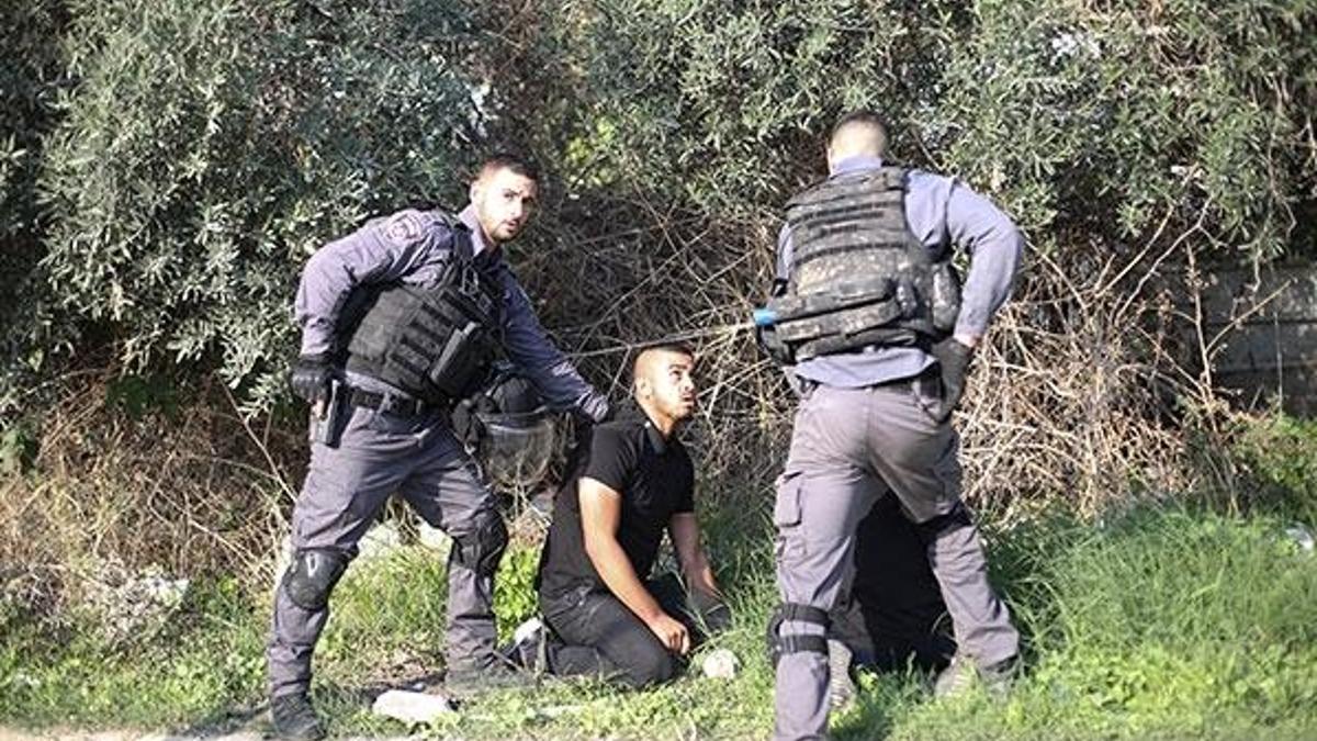 İsrail 13 Filistinli'yi gözaltına aldı