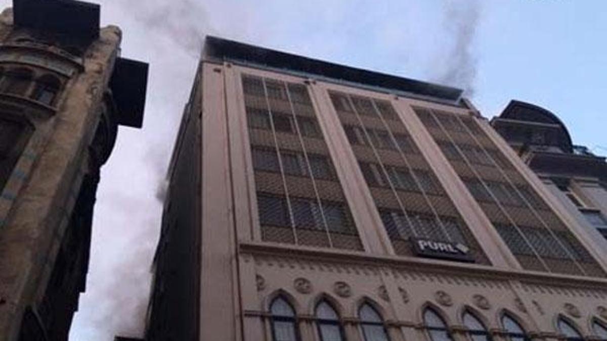 Karaköy'de otelde yangın paniği