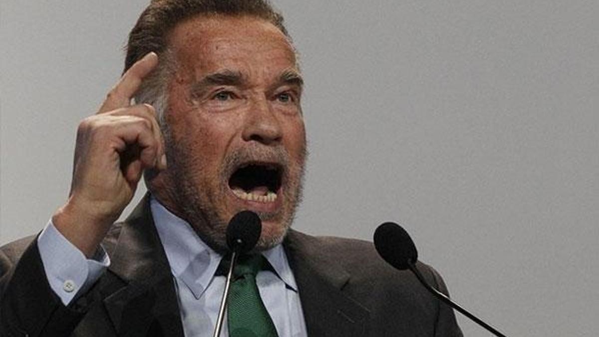 Schwarzenegger: Çatlak bir başkanımız var