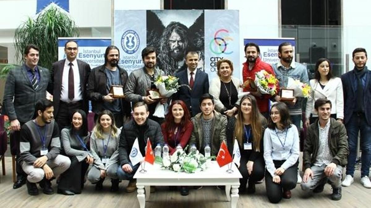 Deliler filminin oyuncuları Esenyurt Üniversitesi öğrencileri ile buluştu