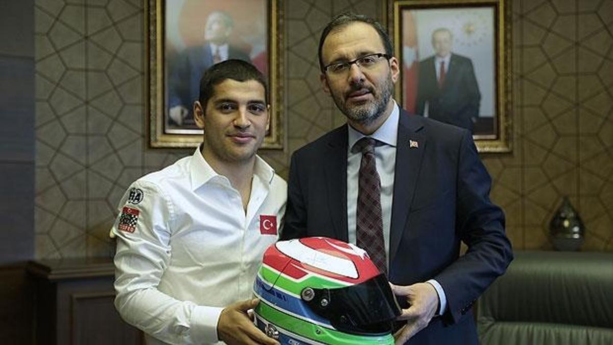 Bakan Kasapoğlu, şampiyon sporcu Ayhancan Güven'i kabul etti