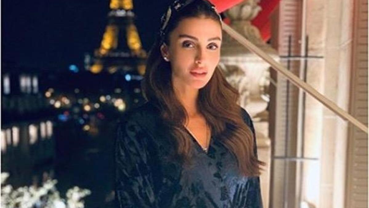 Özge Ulusoy'un balkon pozu olay oldu