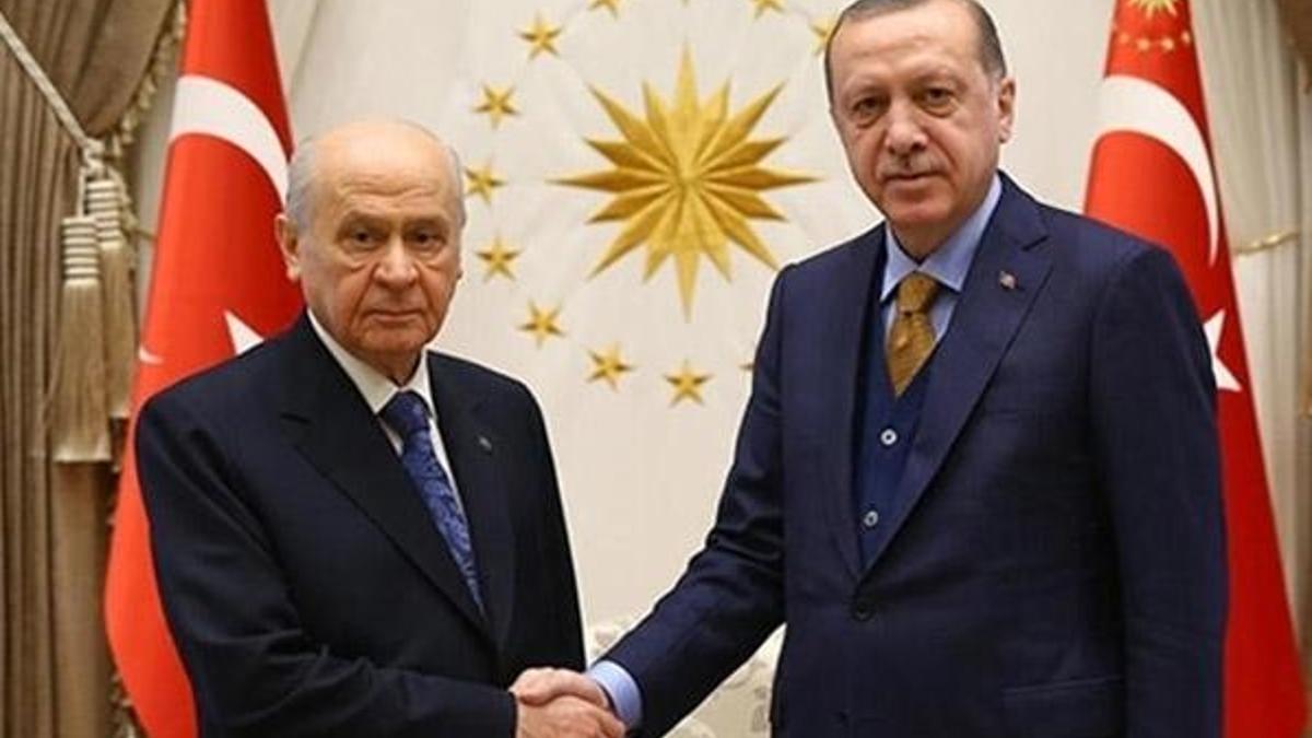 MHP iki ildeki adayını geri çekti
