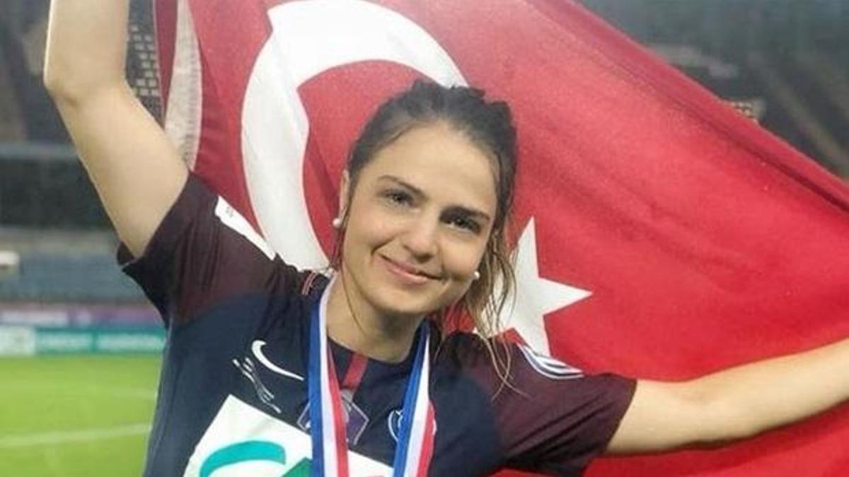 Melike Pekel: Mesut Özil'in Almanya'yı bırakması doğru