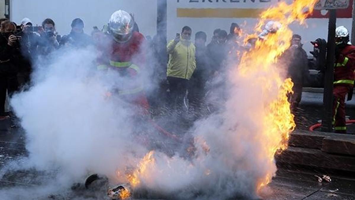Fransa'da gözaltı sayısı 700'e yükseldi