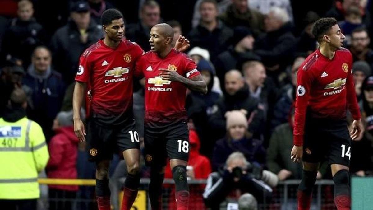 Manchester United farklı kazandı