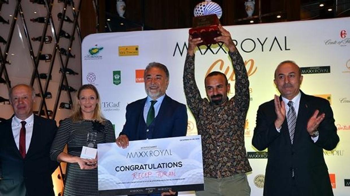 Bakan Çavuşoğlu, golf turnuvasının ödül törenine katıldı