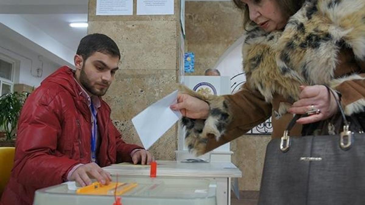 Ermenistan halkı erken seçim için sandık başında