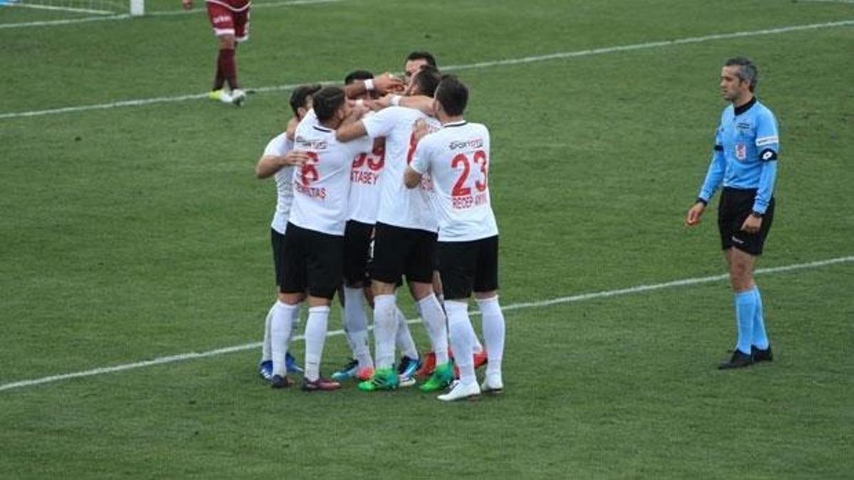 Ümraniyespor zirve takibini sürdürdü: 2-1
