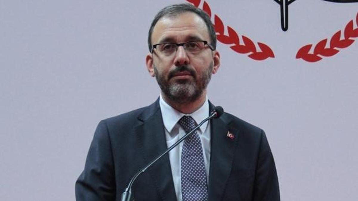 Bakan Kasapoğlu'ndan VakıfBank ve Eczacıbaşı VitrA'ya tebrik