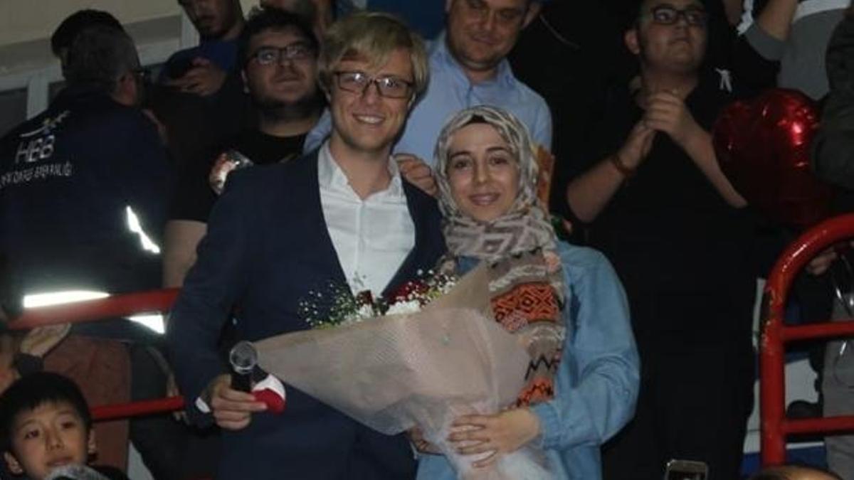 Maçta evlenme teklifi