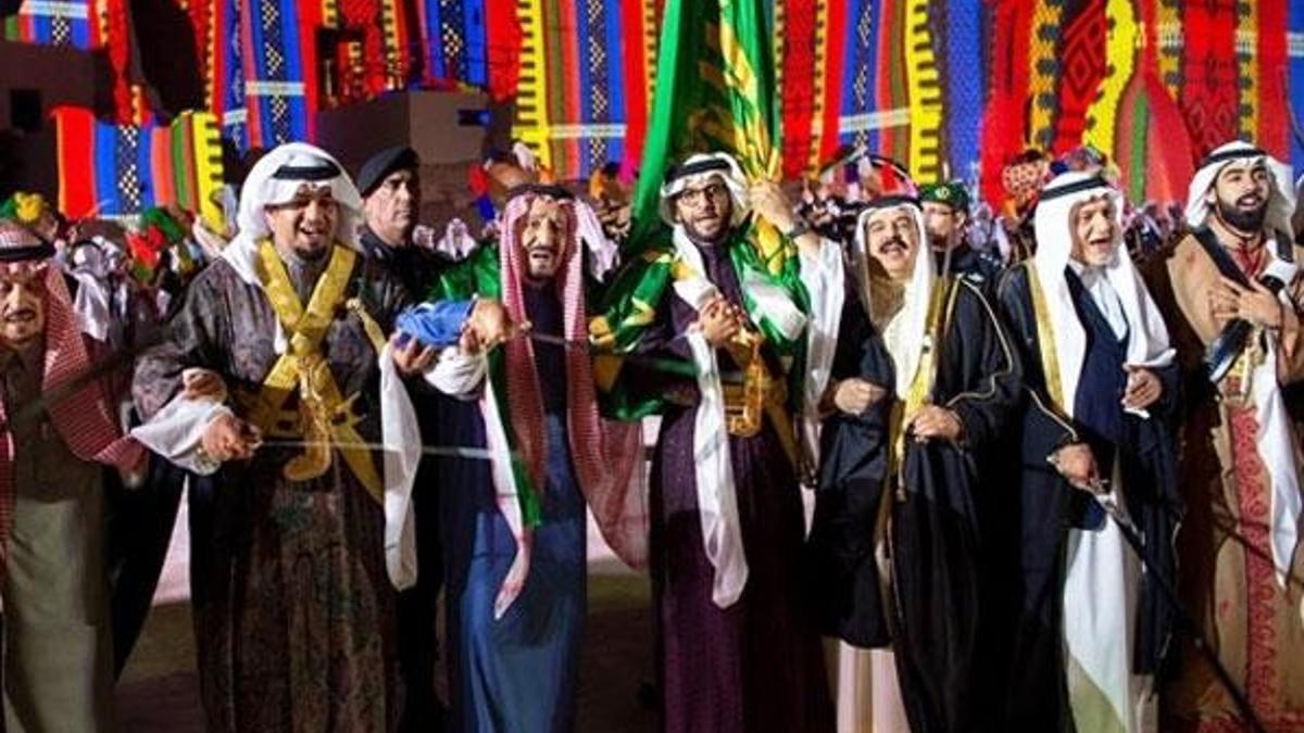 Arap krallardan kılıç dansı