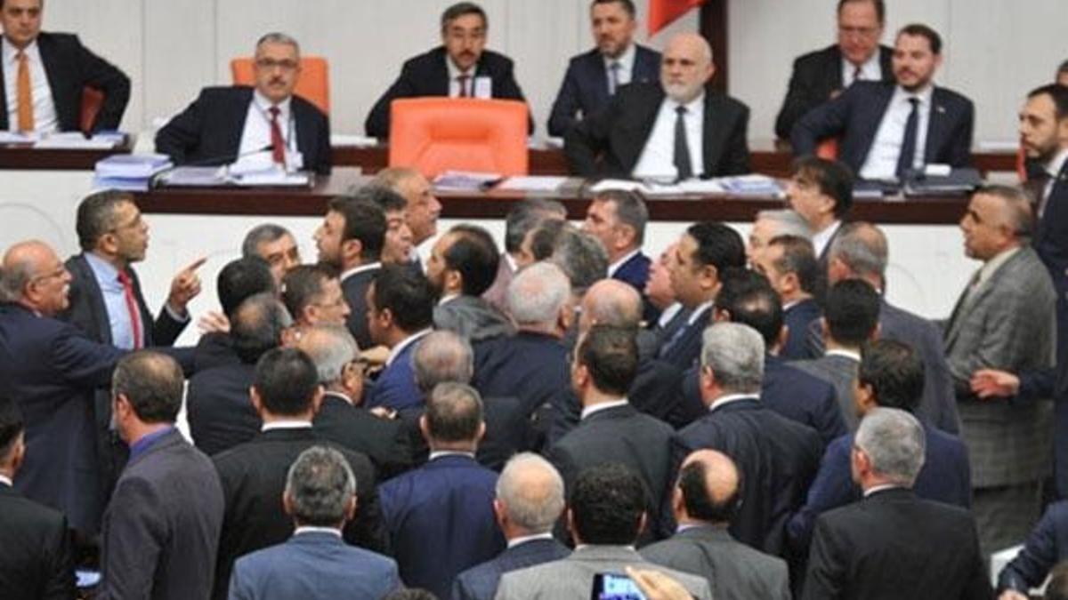 İYİ Partili vekile Meclis'ten geçici çıkarma cezası