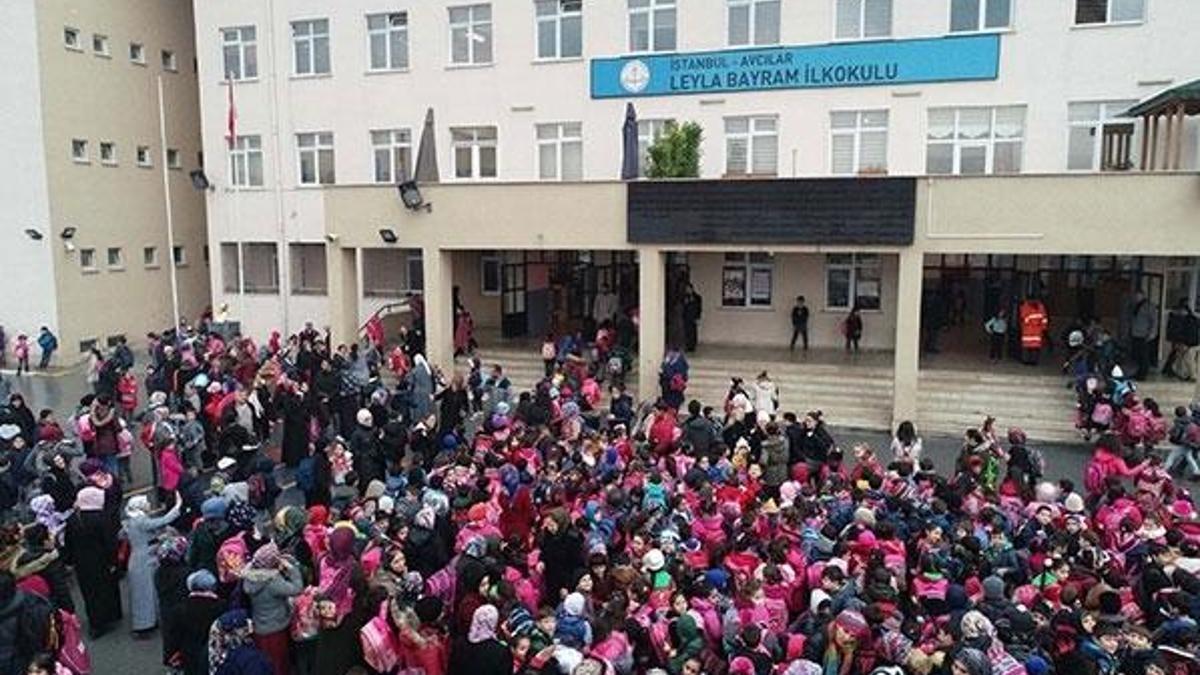 Türkiyenin en kalabalık ilkokulundaki öğrenci sayısı 66 ilçeden fazla