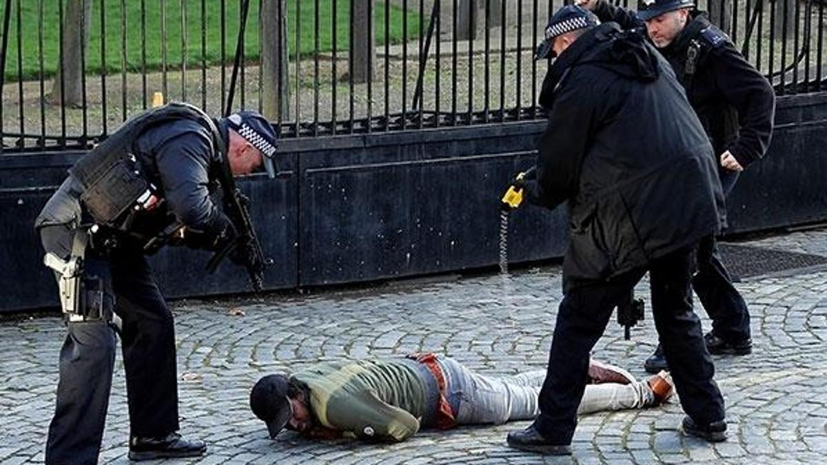 Son dakika... Parlamento binasında kaos! İngiliz polisi...