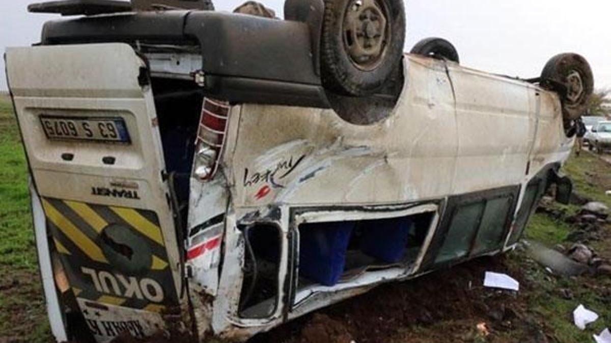 Öğretmenleri taşıyan minibüs devrildi