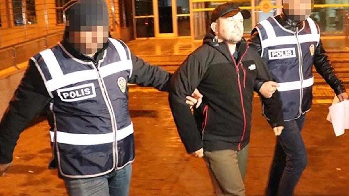 Tarihçi yazar Talha Uğurluel, firari FETÖ yöneticileri ile irtibatlı çıktı