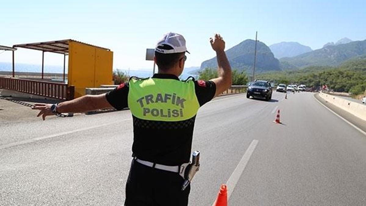 Motosiklet sürücüsüne 'emniyet kemeri' cezası