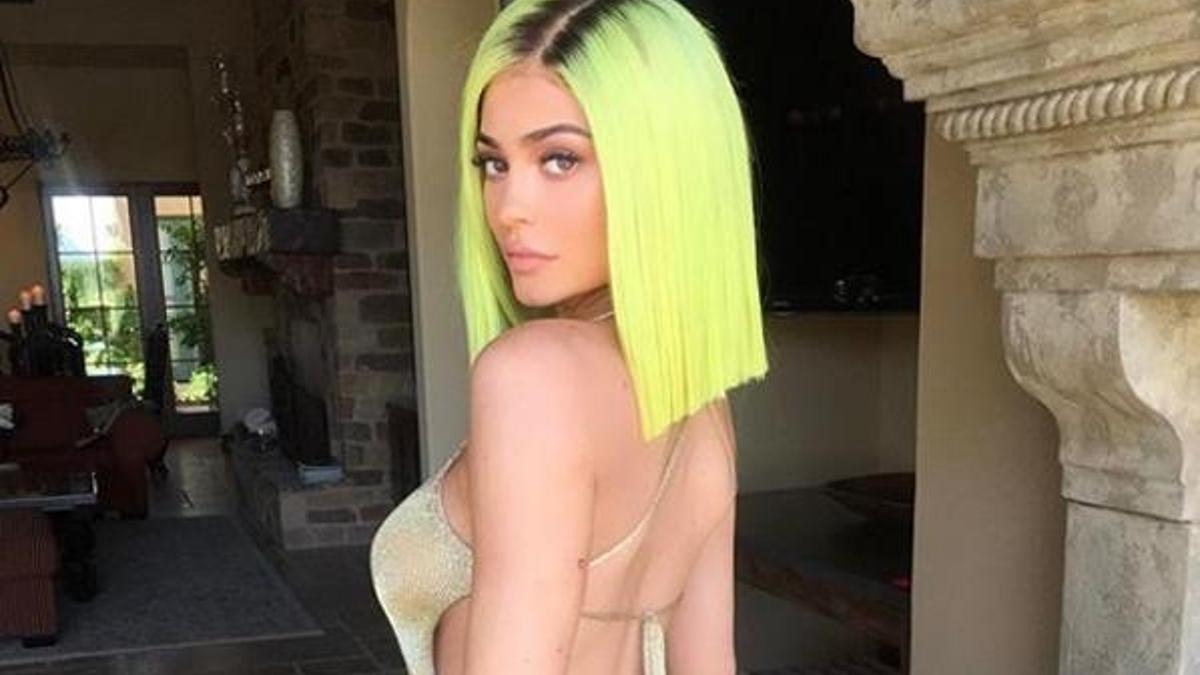 Kylie Jenner'in yılbaşı pozu beğeni rekoru kırdı!