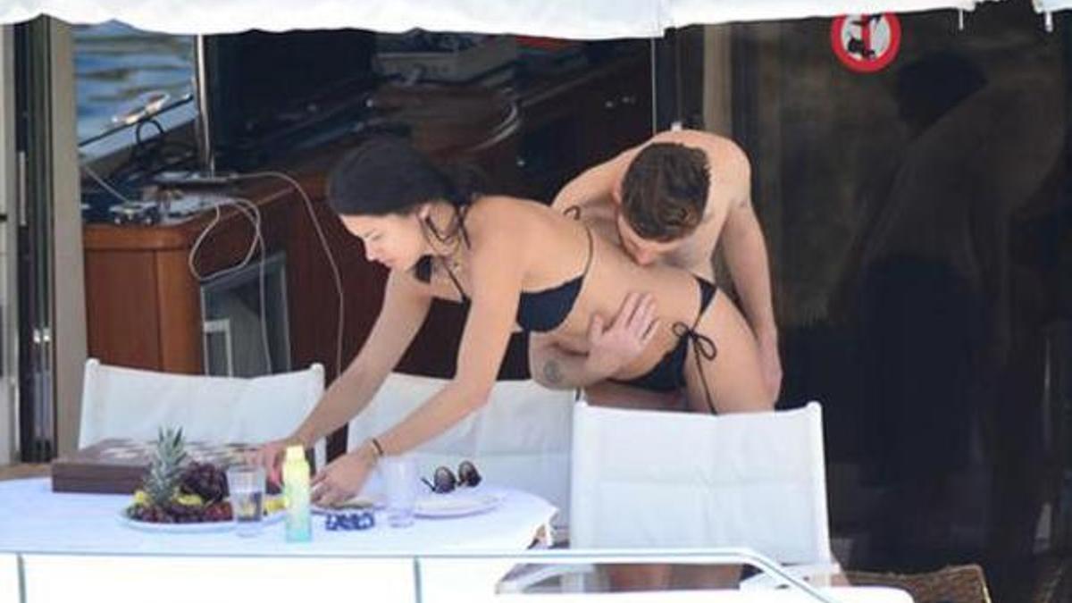 Adriana, Metin'i tamamen sildi!