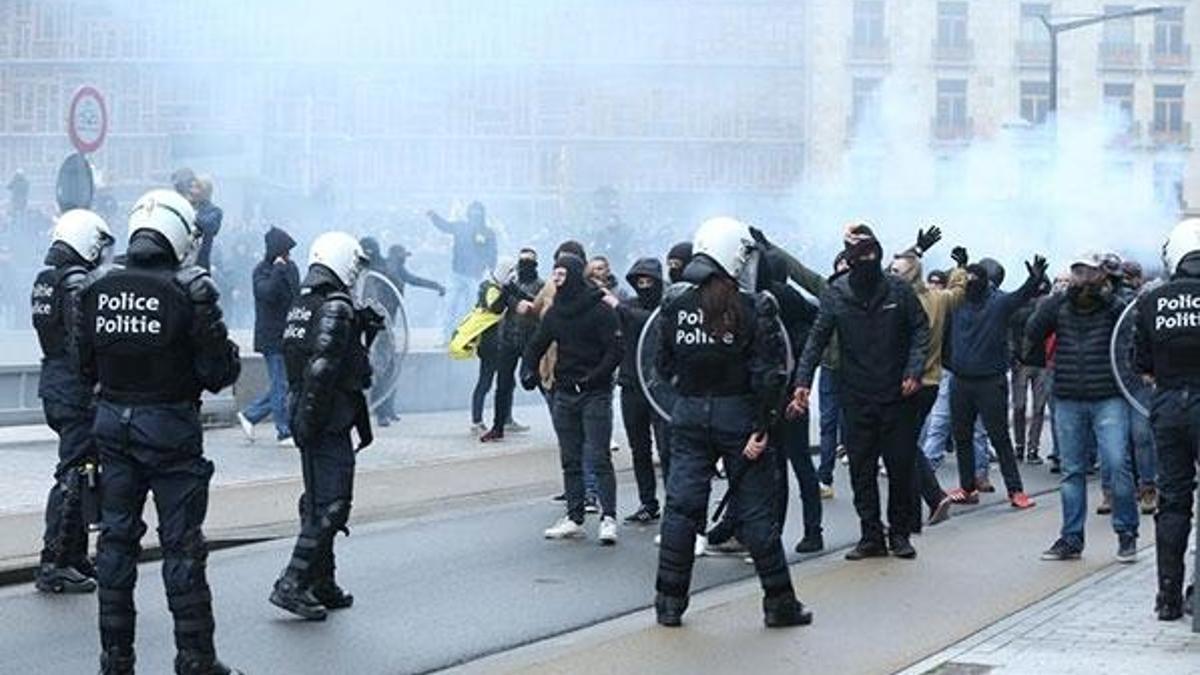 Brüksel'de göç karşıtı gruba polis müdahalesi
