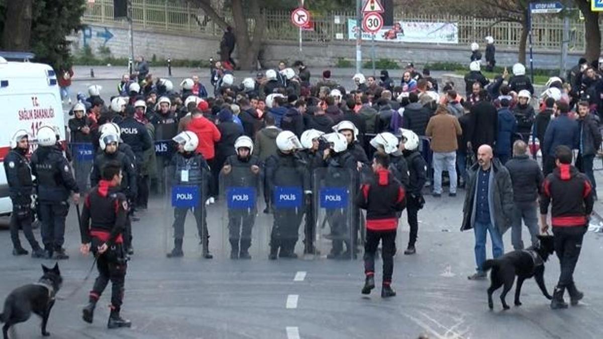 Trabzonsporlu taraftarlar arasındaki arbedede 2 polis yaralandı