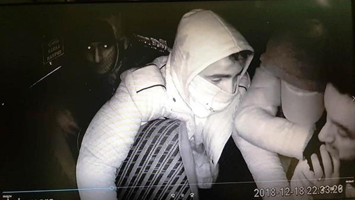 3 gaspçının saldırısından polis olduğunu söyleyerek kurtuldu!