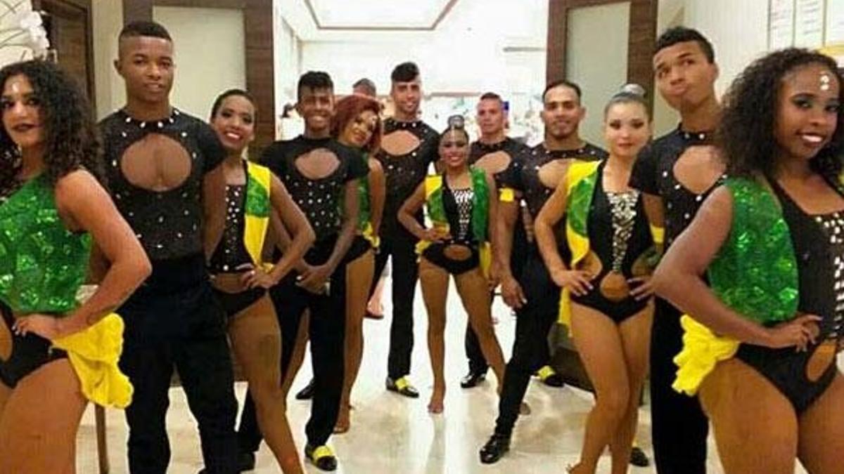 Kolombiyalı dansçılar Atatürk Havalimanı'nda mahsur kaldı