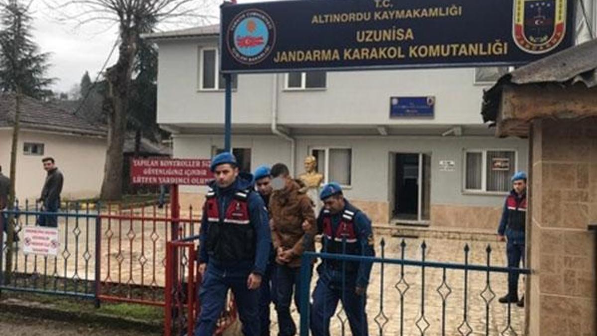 Kendilerini jandarma olarak tanıtıp yağma yaptılar
