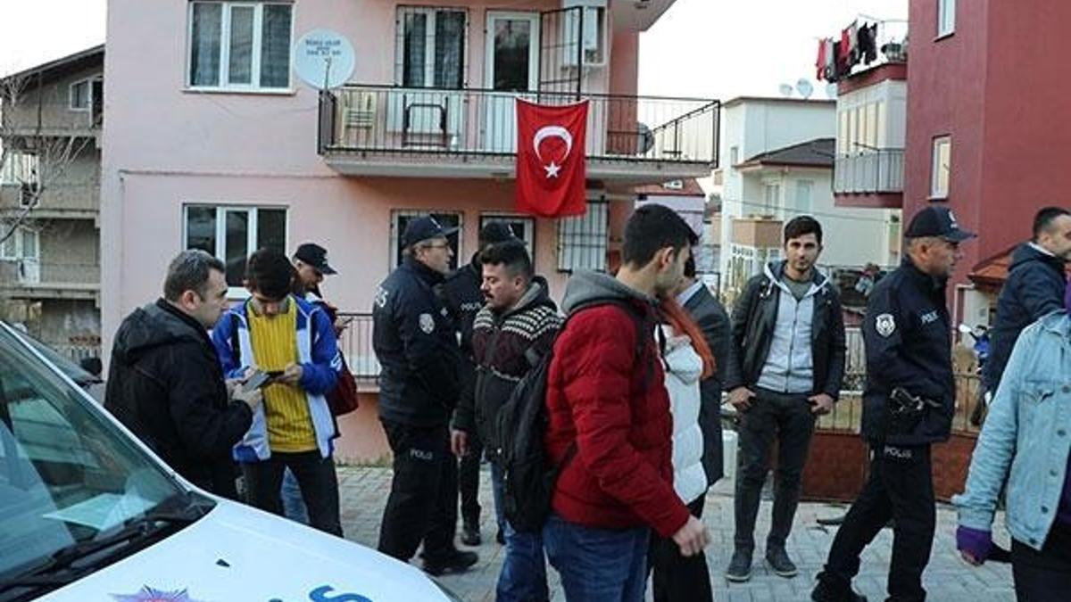 Liselilerin "yan bakma" kavgası!