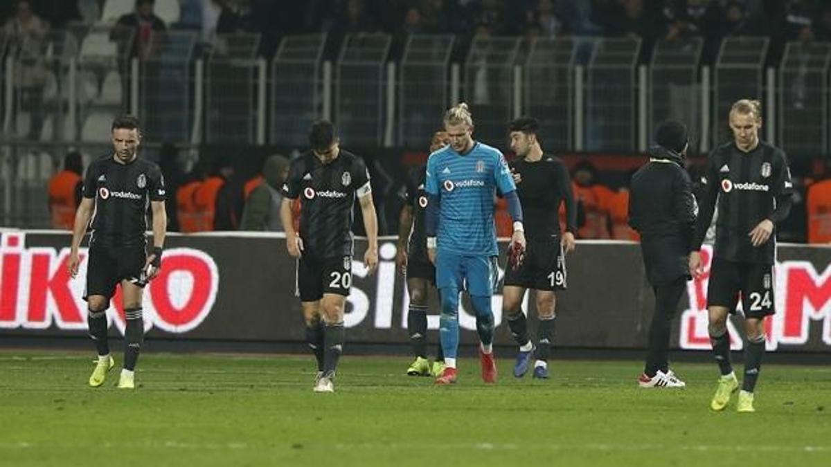 Taraftar isyan bayrağını çekti! İstifa depremi...