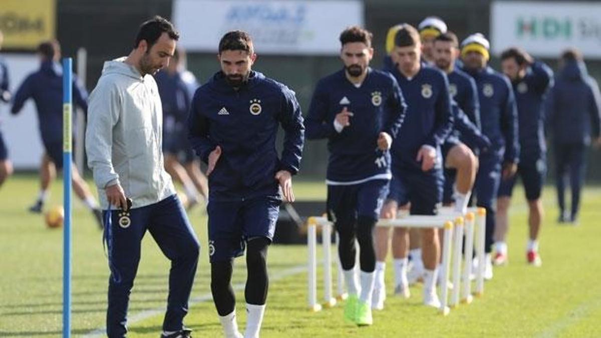 Fenerbahçe, Antalyaspor'a konuk oluyor