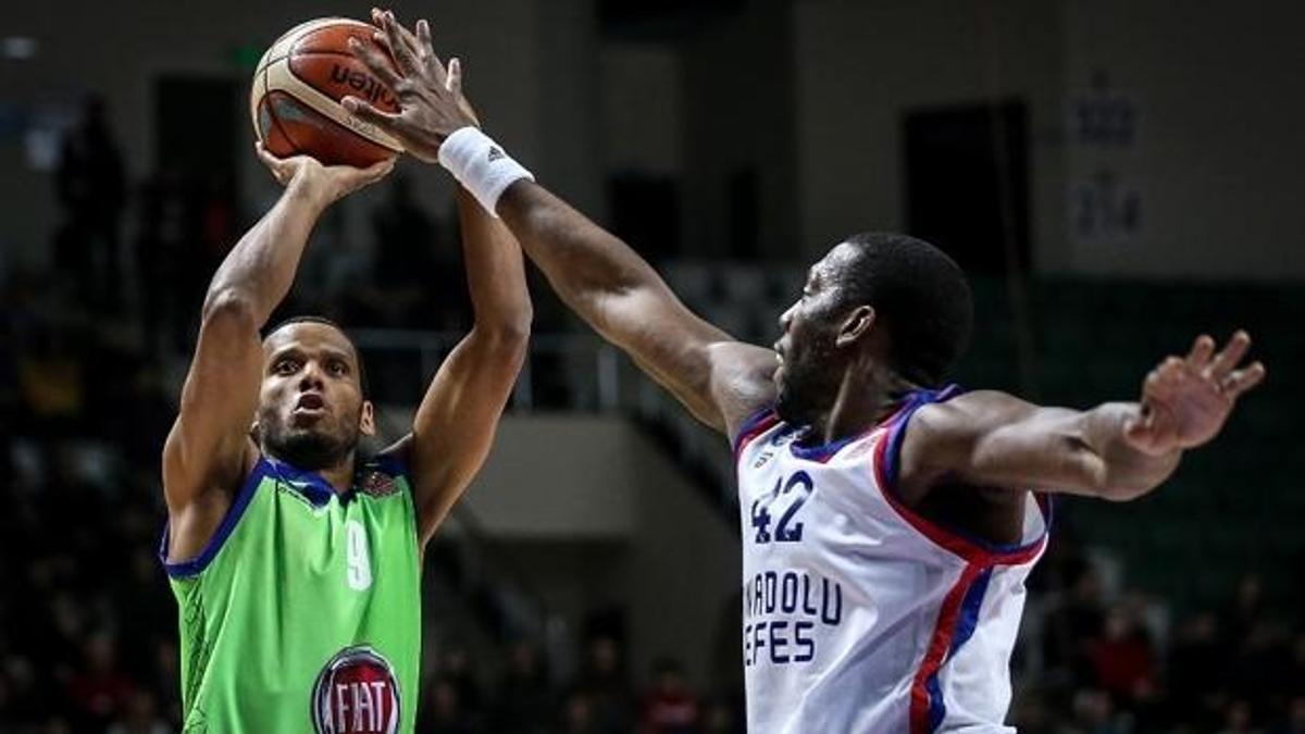 Anadolu Efes, deplasmanda farklı kazandı