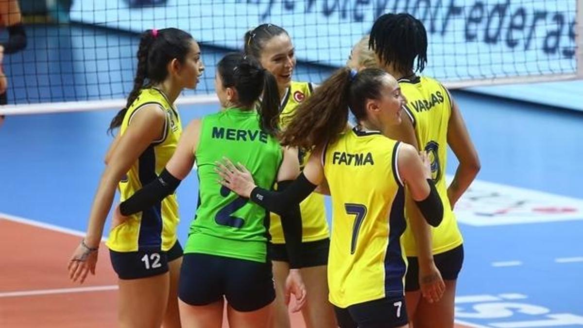 Fenerbahçe Opet, set vermeden kazandı
