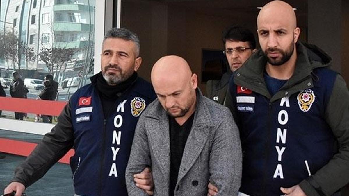 Boşandığı kadını ve arkadaşını öldürdü!