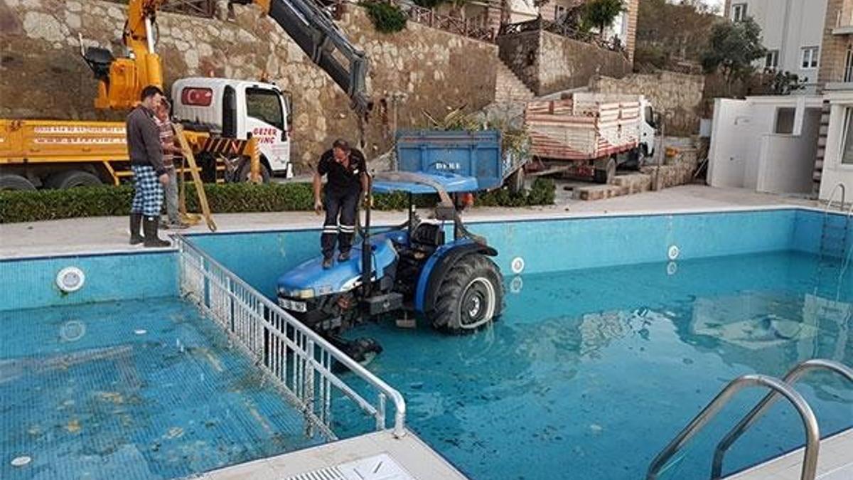 Lüks  sitede şoke eden görüntü! Yüzme havuzuna...
