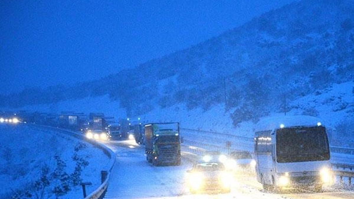 Afyonkarahisar-Antalya yolu kapandı