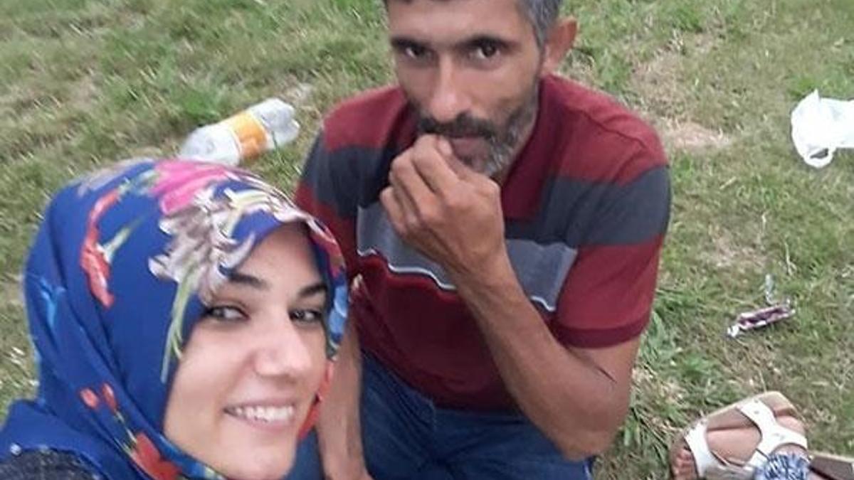Karısını çekiç ve bıçakla öldürdü