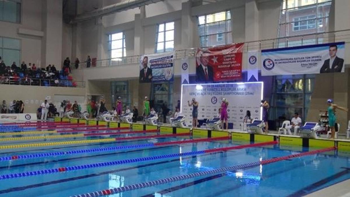 Yüzmede 13 Türkiye rekoru kırıldı