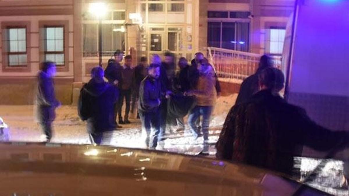 Genç kadın intihar etti! Komşuları sese koştu