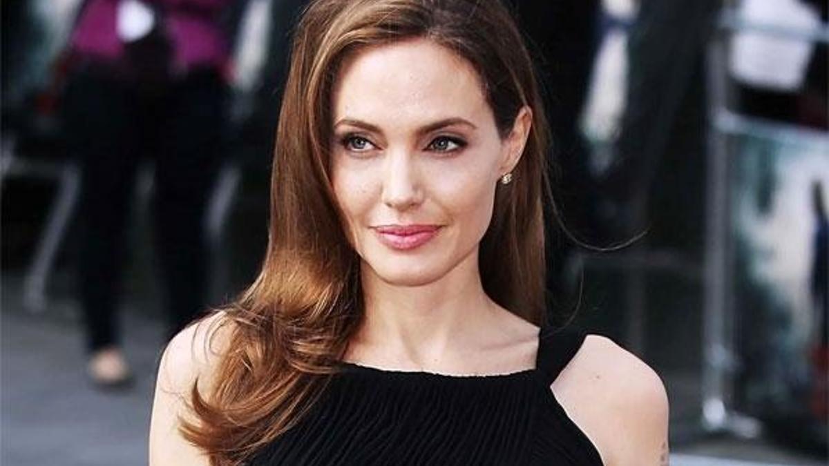 Angelina Jolie siyasete atılabilir