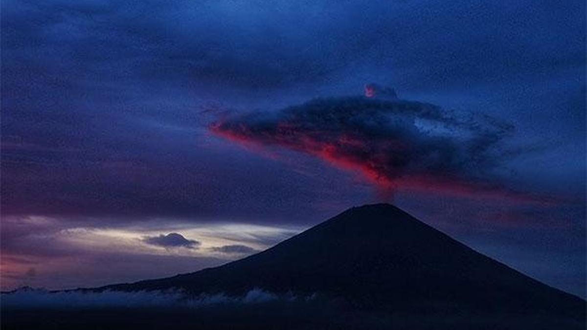 Bali'de Agung Yanardağı'nda patlama