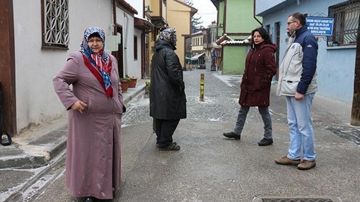 Odunpazarı'nda evlere sık sık araba çarpıyor