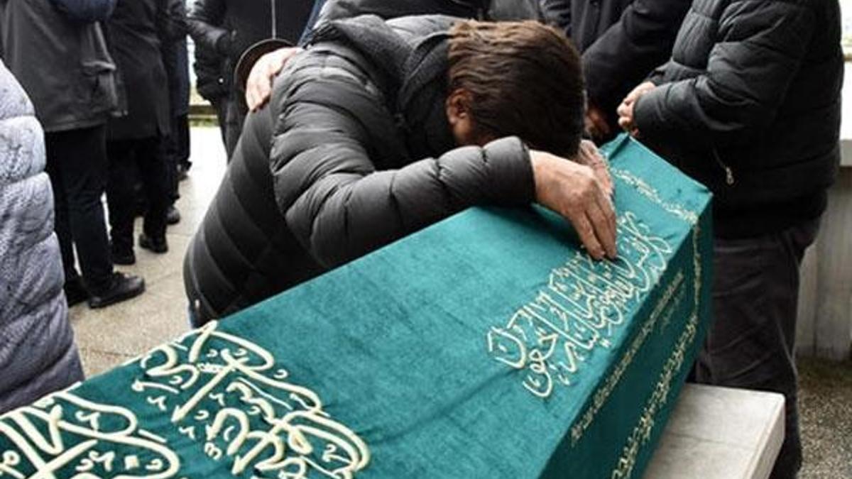 Sanatçı Selami Şahin vefat eden ağabeyini son yolculuğuna uğurladı