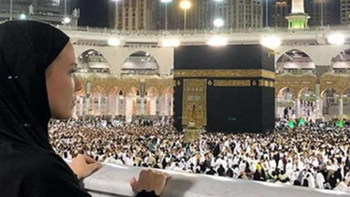 Ünlü sunucu Pelin Çift kutsal topraklara gitti