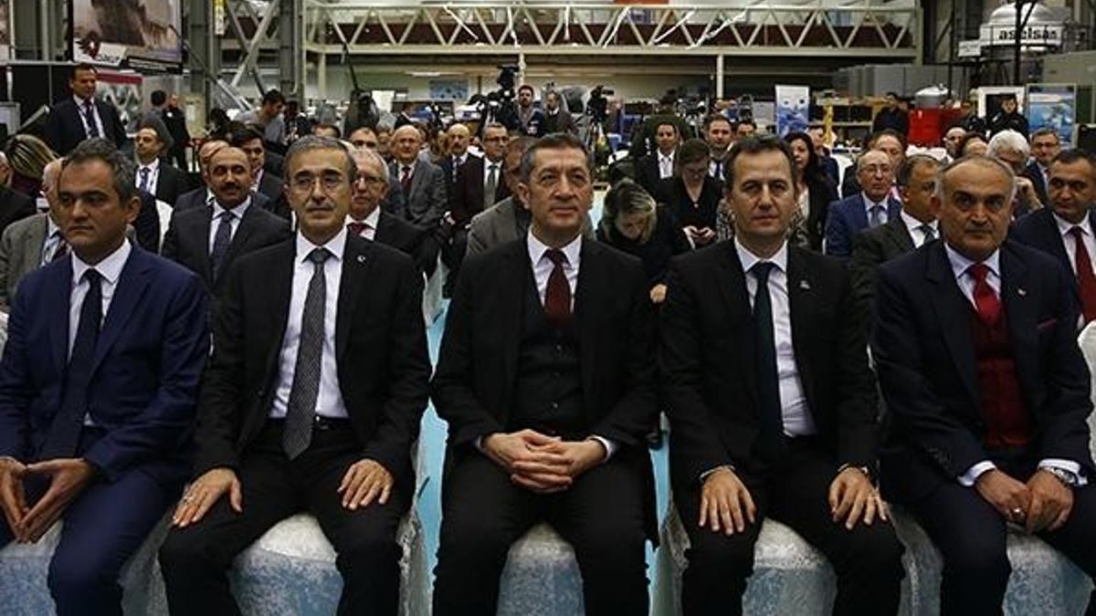 Bakan Selçuk: Çocukların hak ettiklerini vermekle mükellefiz