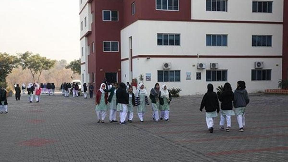 Pakistan'daki TMV okullarında öğrenciye indirim, personele zam