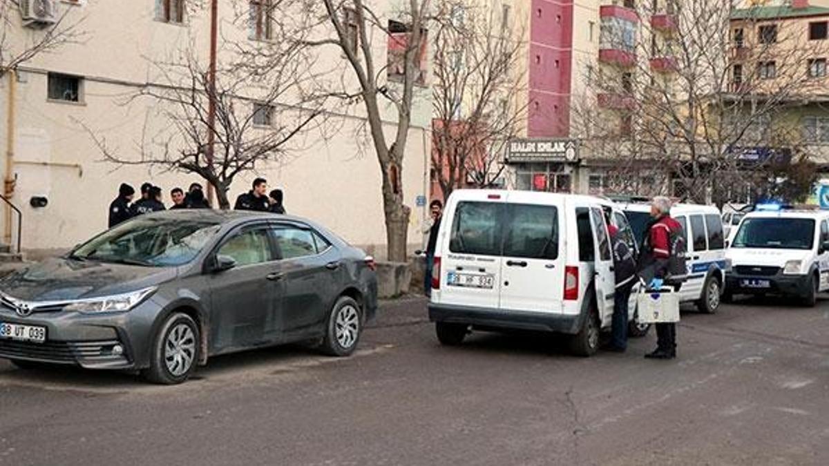 15 yaşındaki çocuk annesini öldürdü